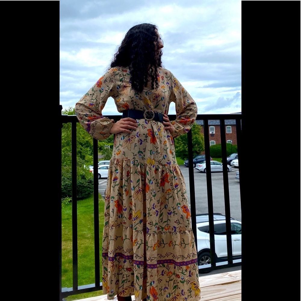 Dress . Maxi casual. Belt in picture not included. Comes with brown belt